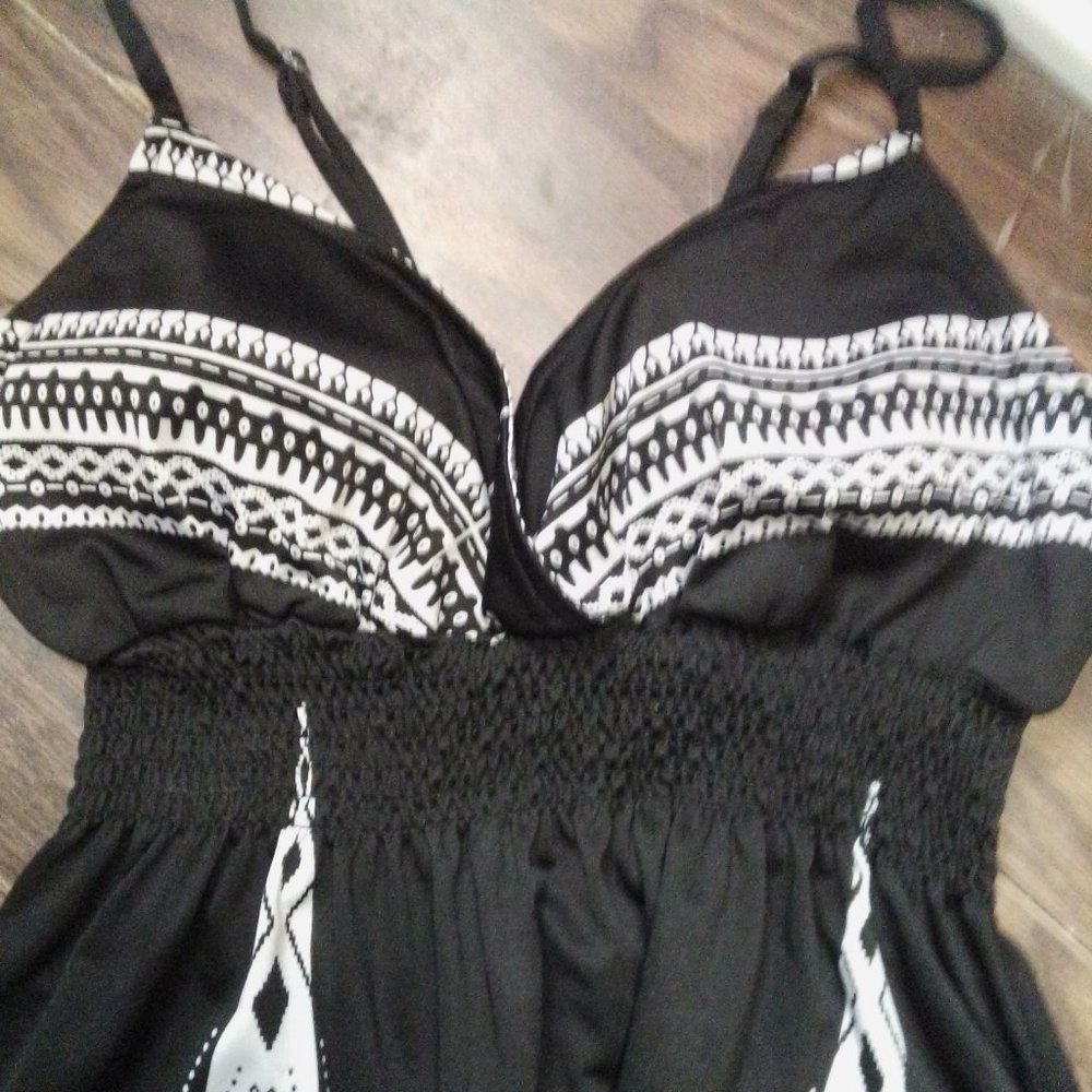 Dress - Picture 2 of 3